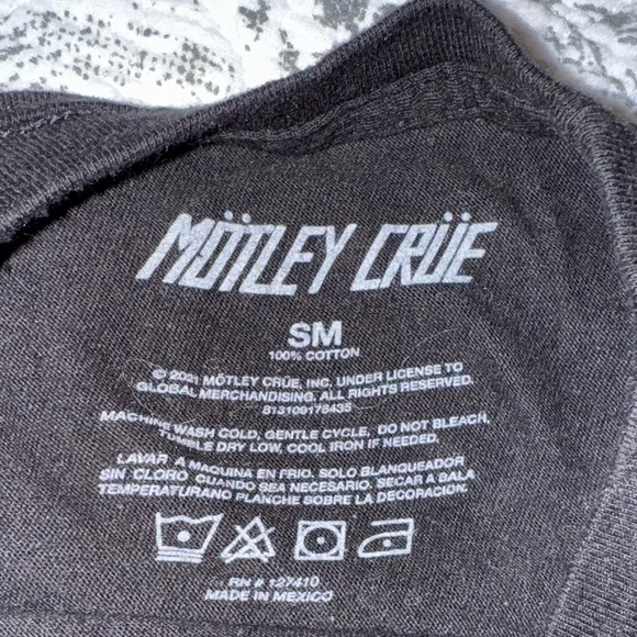 NWOT Motley Crue Graphic T-Shirt - Picture 6 of 7